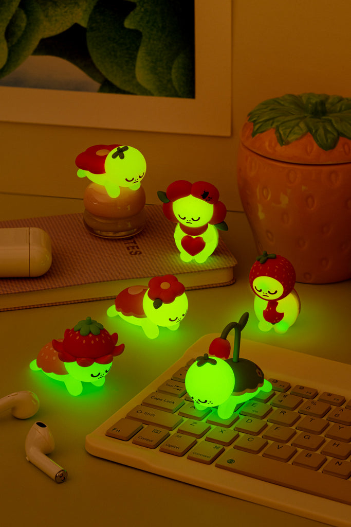 Smoko Kawawa Turtles Glow in the Dark Blind Box Figure